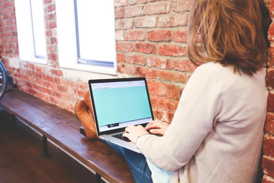 Support agent working on a laptop